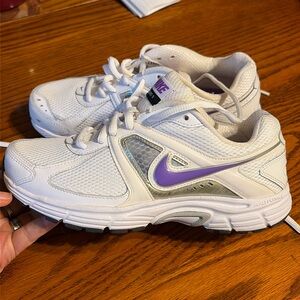 Nike better world beautiful shoes for women size 6.5